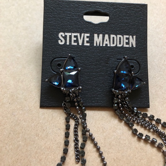 NWT Steve Madden Casted Triangle Tassel Earrings - Picture 3 of 3